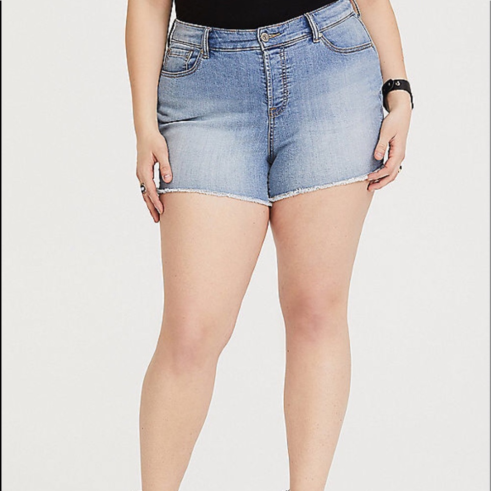 NWT Torrid size 12 button fly short denim shorts Montauk